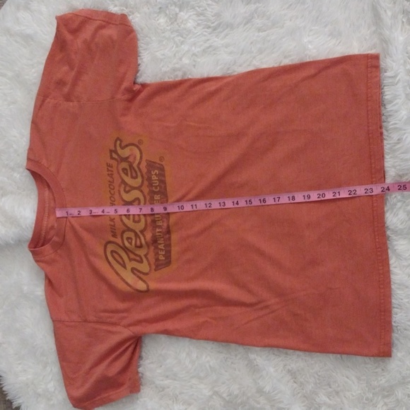 Milk Chocolate Reese's Peanut Butter Cups Savvy Unisex Graphic Tee Shirt - Picture 6 of 7